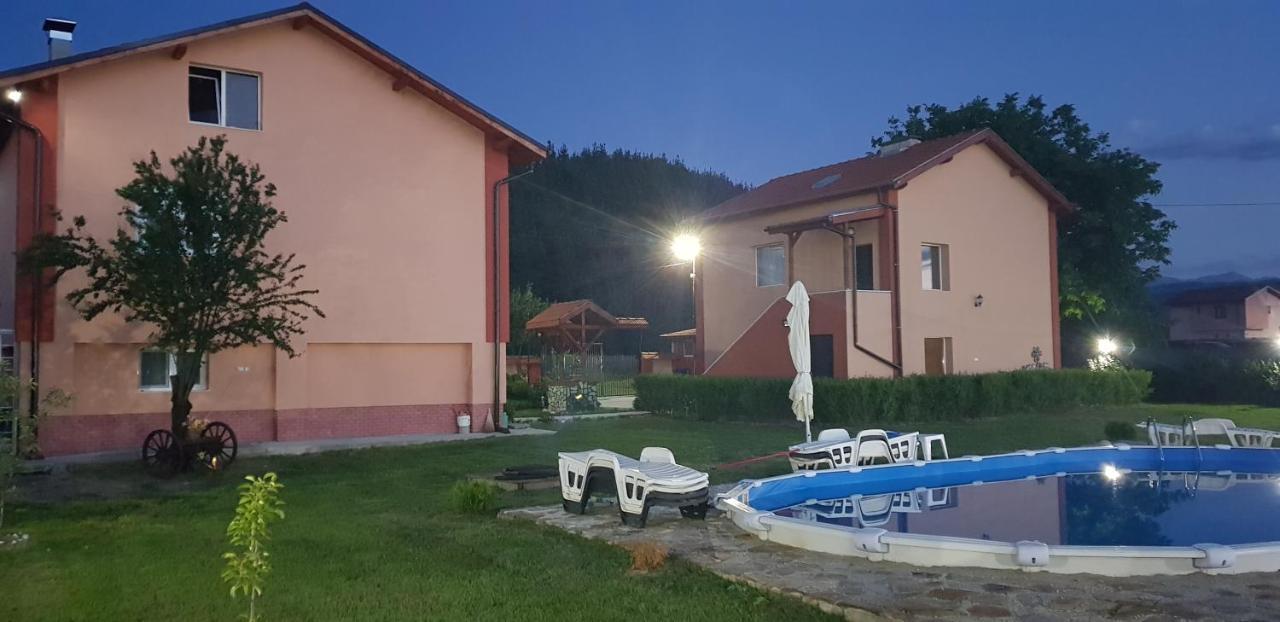 Къщи За Гости Ореха Samokow Exterior foto