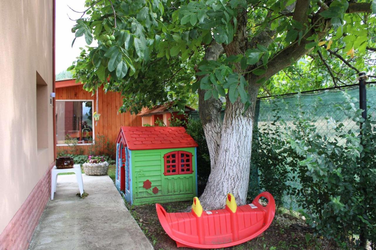 Къщи За Гости Ореха Samokow Exterior foto