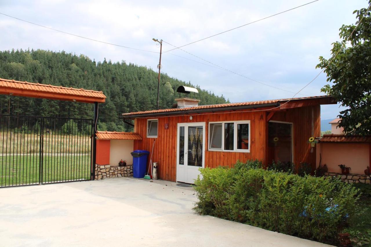 Къщи За Гости Ореха Samokow Exterior foto