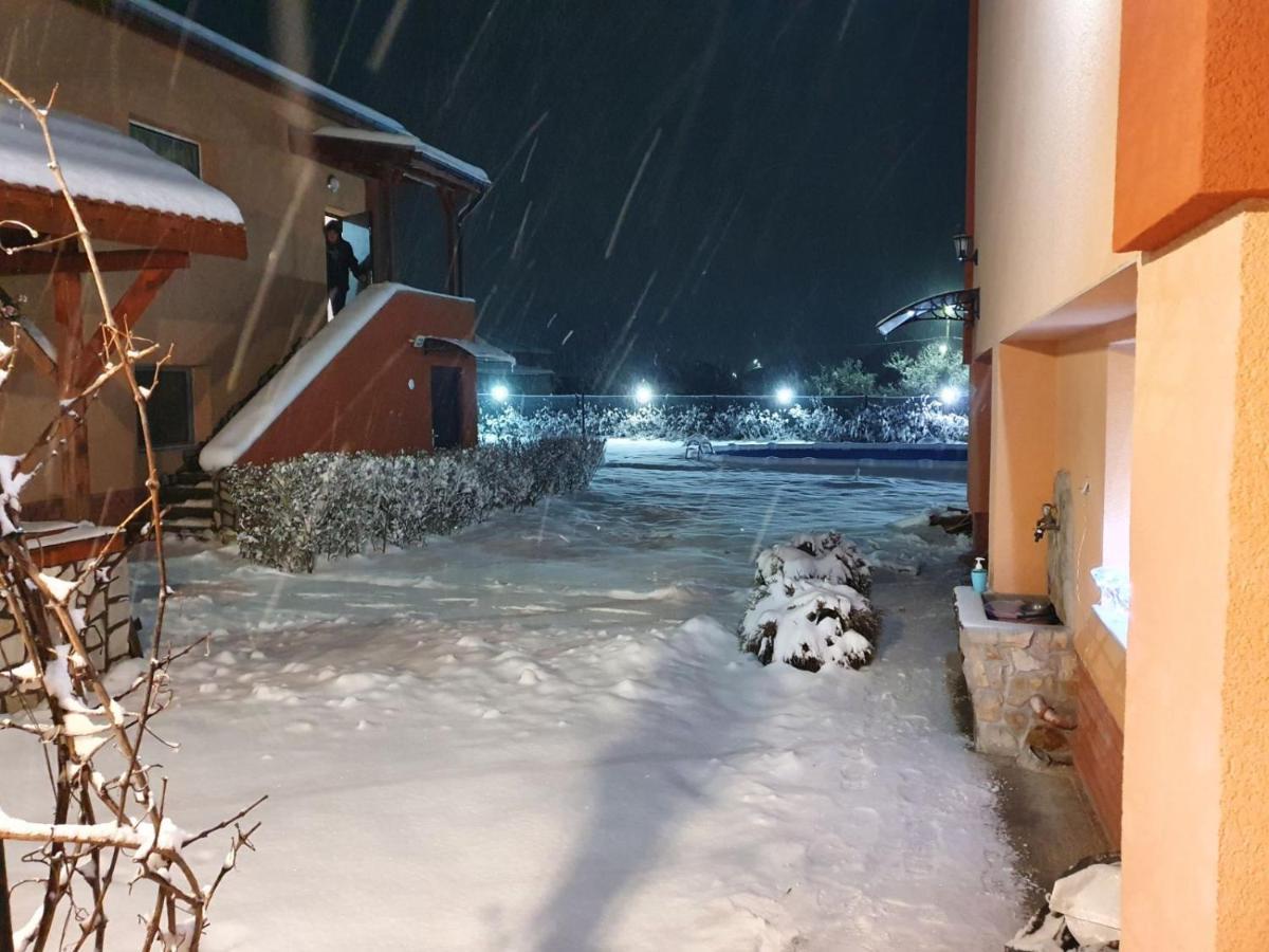 Къщи За Гости Ореха Samokow Exterior foto