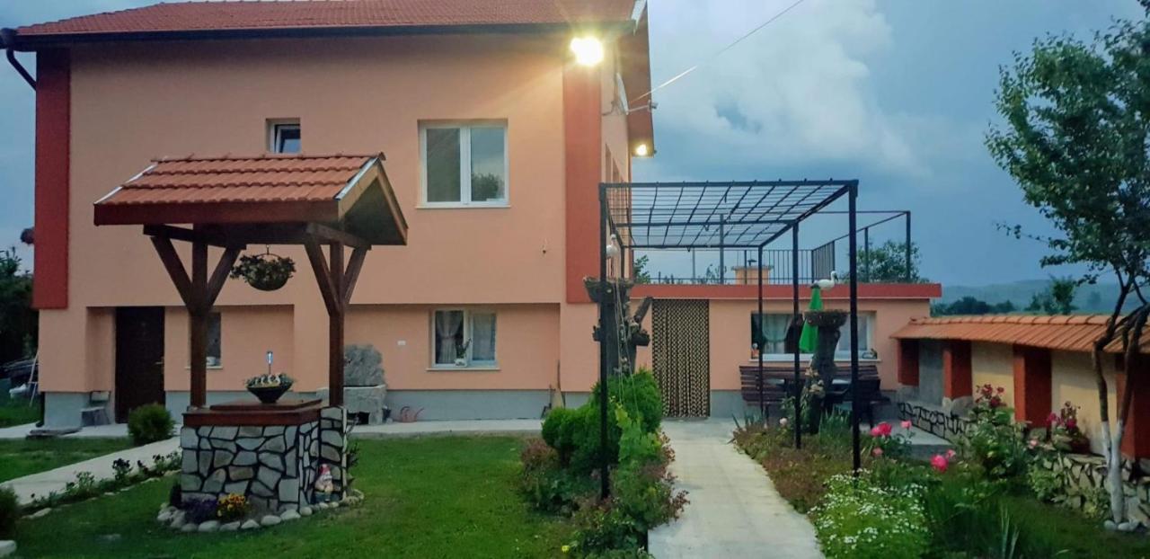 Къщи За Гости Ореха Samokow Exterior foto